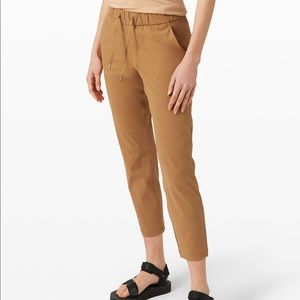 Lululemon on the fly 7/8 pants
